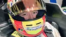 Rio Haryanto di kokpit mobil MRT05 bernomor 88 Manor Racing jelang tes pramusim di Sirkuit Catalunya, Barcelona, Spanyol, Rabu (24/2/2016).  (Twitter/Rio Haryanto)