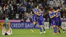 Para pemain Jepang merayakan kemenangan usai mengalahkan Uzbekistan pada laga final Piala Asia U-23 AFC Qatar 2024 di Stadion Jassim Bin Hamad, Doha pada 3 Mei 2024. (KARIM JAAFAR/AFP)