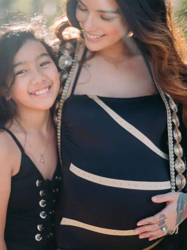 Hamil Anak Keempat, Ini 7 Potret Maternity Shoot Sheila Marcia