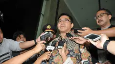 Kepala Badan Koordinasi Penanaman Modal (BKPM), Franky Sibarani, mendatangi Gedung KPK, Jakarta, Selasa (6/1/2015). (Liputan6.com/Miftahul Hayat)