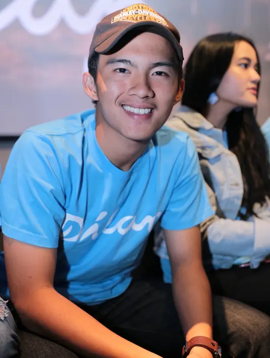 Pemeran tampan di film Dilan 1990 ini ternyata anak dari Farhat Abbas, anak dari pernikahannya dengan Rita Tresnawati, sebelum Farhat menikah dengan Nia Daniati. (Adrian Putra/Bintang.com)