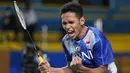 <p>Pemain badminton Indonesia Chico Aura Dwi Wardoyo bereaksi setelah mengalahkan pemain badminton Jepang Kento Momota pada pertandingan kualifikasi tunggal putra Badminton Asia Championships 2022 di Muntinlupa, Filipina, Rabu (27/4/2022). (AP Photo/Aaron Favila)</p>