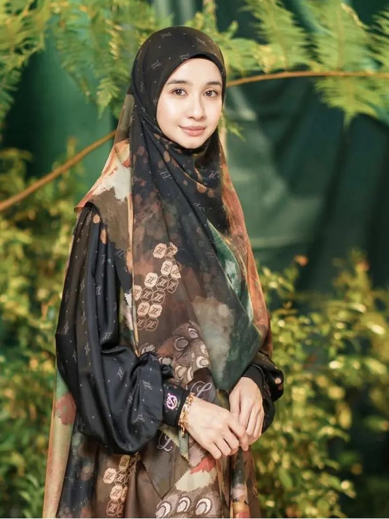 Model Baju Lebaran 2023 yang Terinspirasi dari Aktris Tanah Air