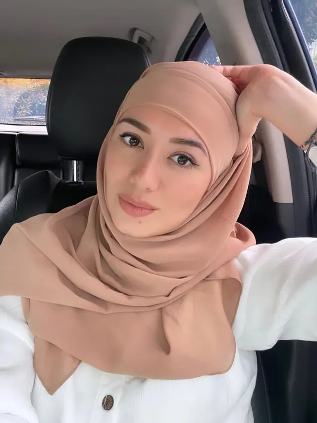 6 Potret Amanda Gonzales Pakai Hijab, Banjir Pujian saat Ikut Tausiah