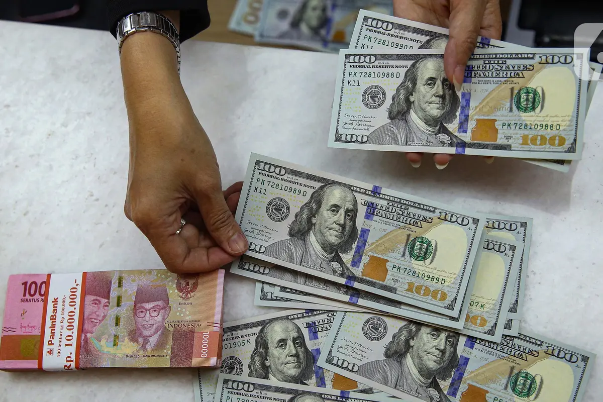 Tertekan, Rupiah Terjun ke Level Rp16.283 per Dolar AS