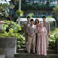 Film Titip Bunda di Surga-Mu tayang di bioskop mulai 26 Februari 2026 dengan bintang Acha Septriasa, Kevin Julio, Abun Sungkar, hingga Meriam Bellina. (Foto: Dok. RRK Pictures/ Spectrum Film/ Festival Pictures)