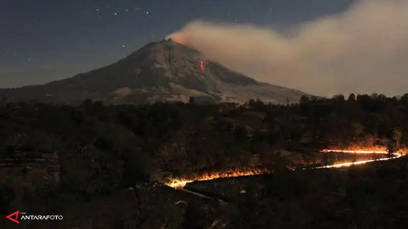 2-gunung-sinabung-140211b.jpg