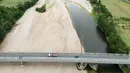 Kekeringan Sungai Loire diduga dapat memengaruhi tanaman yang tumbuh pada musim semi. (AFP/Damien Meyer)