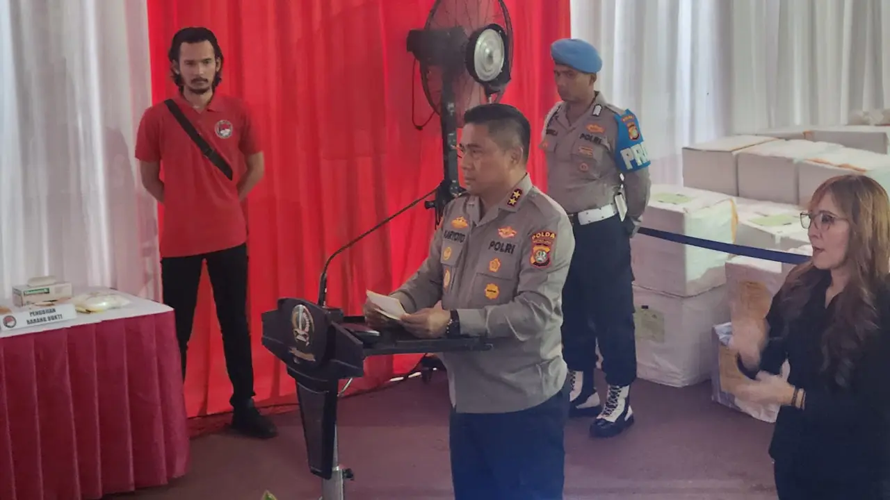 Kapolda Metro Jaya Irjen Pol. Karyoto meminta kepada seluruh jajarannya untuk memusnahkan semua barang bukti narkoba tanpa terkecuali. (Foto: Bachtiarudin Alam/Merdeka.com)