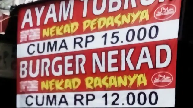 6 Spanduk Ayam Geprek Ini Kelewat Unik, Pembeli Tepuk Jidat
