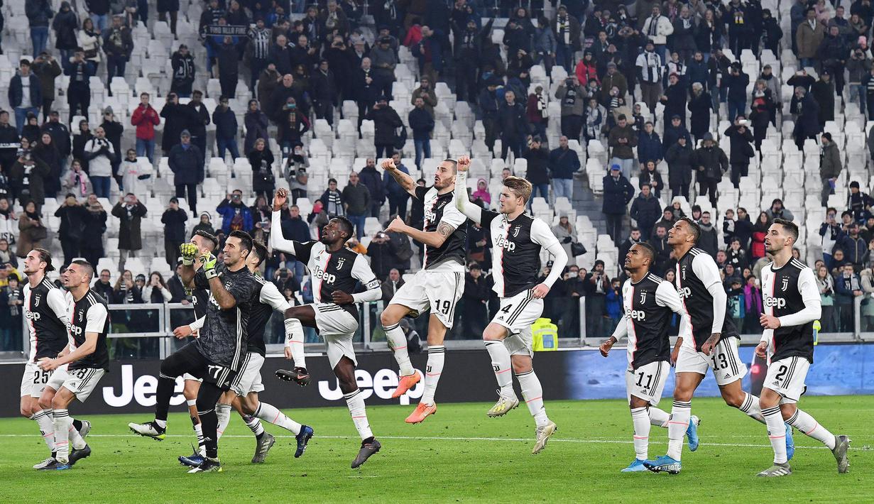 Para pemain Juventus berselebrasi usai bertanding melawan Udinese pada pertandingan lanjutan Liga Serie A Italia di Stadion Allianz di Turin (15/12/2019). Juventus menang 3-1 atas Udinese. (Alessandro Di Marco / ANSA via AP)
