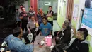 Kepolisian Resor Bogor mendata salah satu orang dengan gangguan jiwa di Kabupaten Bogor, Jawa Barat, Rabu (14/2). Sebanyak 16 orang gangguan kejiwaan diamankan untuk mencegah terjadinya tindak penyimpangan terhadap mereka. (Liputan6.com/HO/Polres Bogor)