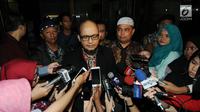 Penyidik senior KPK Novel Baswedan memberi keterangan terkait Musyawarah Umum Wadah Pegawai KPK di Gedung KPK, Jakarta, Kamis (3/5). Masa tugas Novel sebagai Ketua Wadah Pegawai KPK periode 2016-2018 telah usai. (Merdeka.com/Dwi Narwoko)