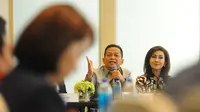Ketua Komite Ekonomi dan Industri Nasional atau KEIN Soetrisno Bachir saat berdiskusi dengan media di Jakarta, Senin (27/5/2019). Diskusi tersebut membahas percepatan investasi dan ekspor untuk mendorong pertumbuhan yang berkualitas. (Liputan6.com/Angga Yuniar)