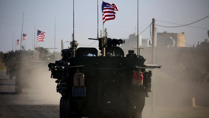 Tank milik tentara AS melintas di wilayah Iran (AFP/Delil Souleiman)