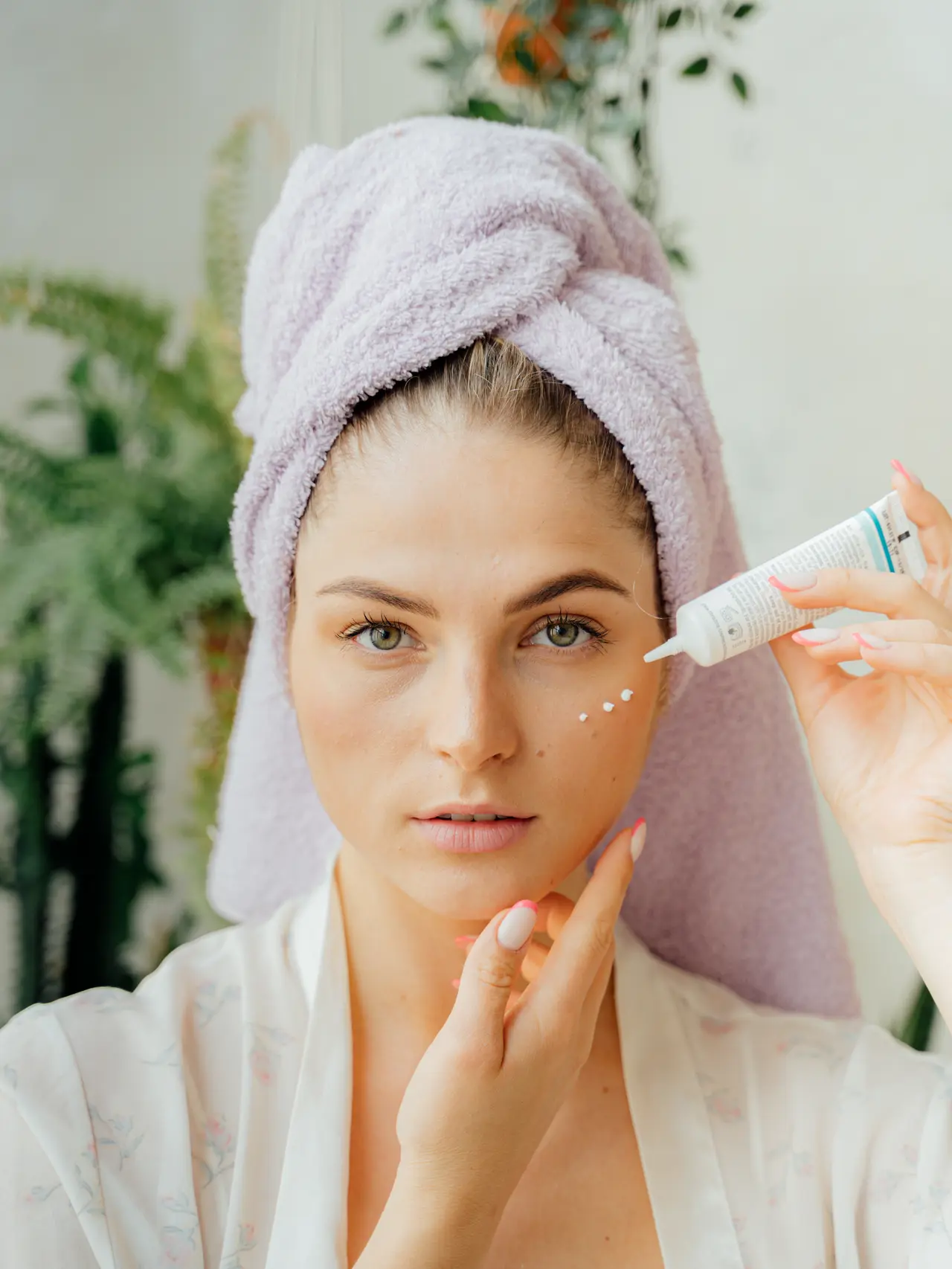 Maskeran atau Skincare Dulu? Begini Urutan Tepatnya Menurut Ahli