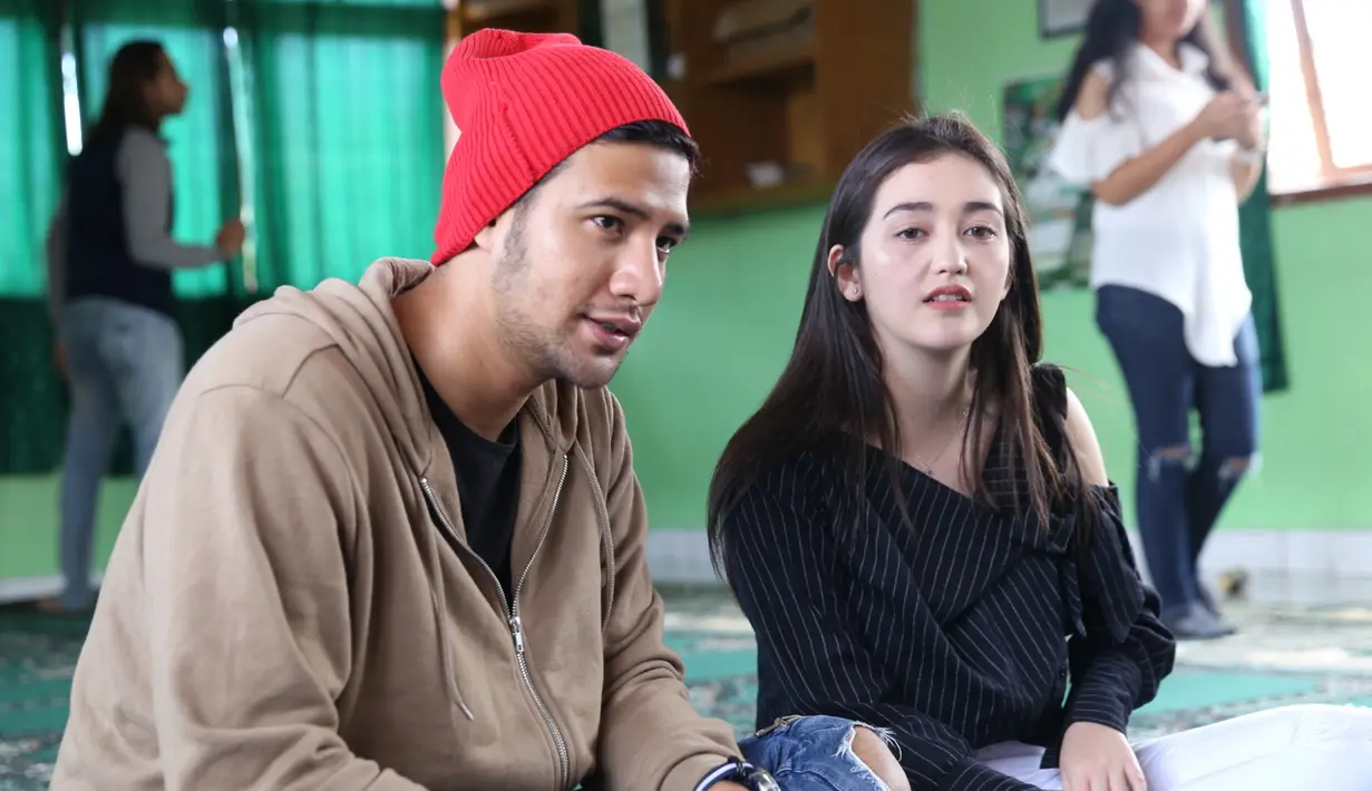 Ditambah lagi menurutnya ini adalah hari Jumat, yaitu hari baik untuk melkukan sesuatu. Ia pun dibuat iri oleh seorang anak berumur 12 tahun, Hanung. (Nurwahyunan/Bintang.com)