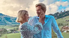 Kabar mengenai Millie Bobby Brown yang dilamar anak dari Jon Bon Jovi mencuri perhatian banyak netizen. Terlebih, melalui akun Instagram, keduanya juga kompak mengunggah foto dengan konsep senada saat Millie memamerkan sebuah cincin. (Liputan6.com/IG/@jakebongiovi)
