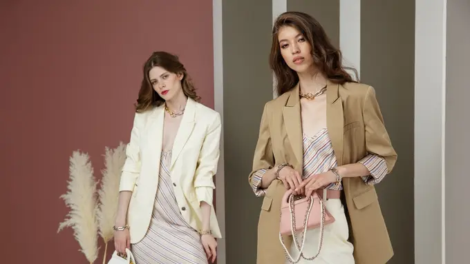 3 Elemen Artistik Indonesia yang Cocok Diterapkan pada Fancy Outfitmu, Elegan untuk Acara Formal hingga Hangout