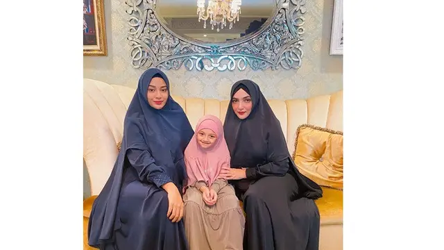 6 Potret Kompak Aurel dan Ashanty Saat Pakai Hijab, Memesona