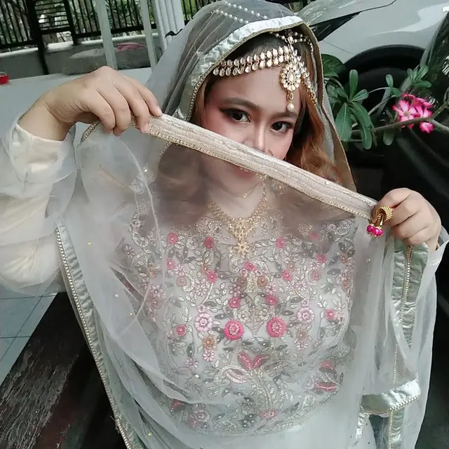 6 Potret Kekeyi saat Pakai Baju Khas India, Curi Perhatian