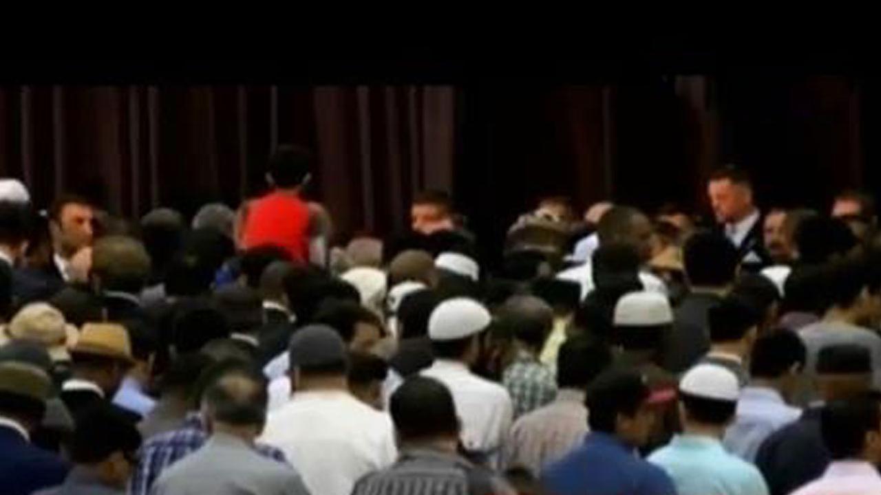 VIDEO: Ribuan Orang Salati Jenazah Petinju Muhammad Ali