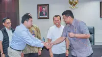 Wali Kota Medan, Bobby Nasution menerima Direktur Angkutan Jalan Direktorat Jenderal Perhubungan Darat Kementerian Perhubungan Suharto di Balai Kota Medan, Kamis (7/9/2023). (Foto: Istimewa)