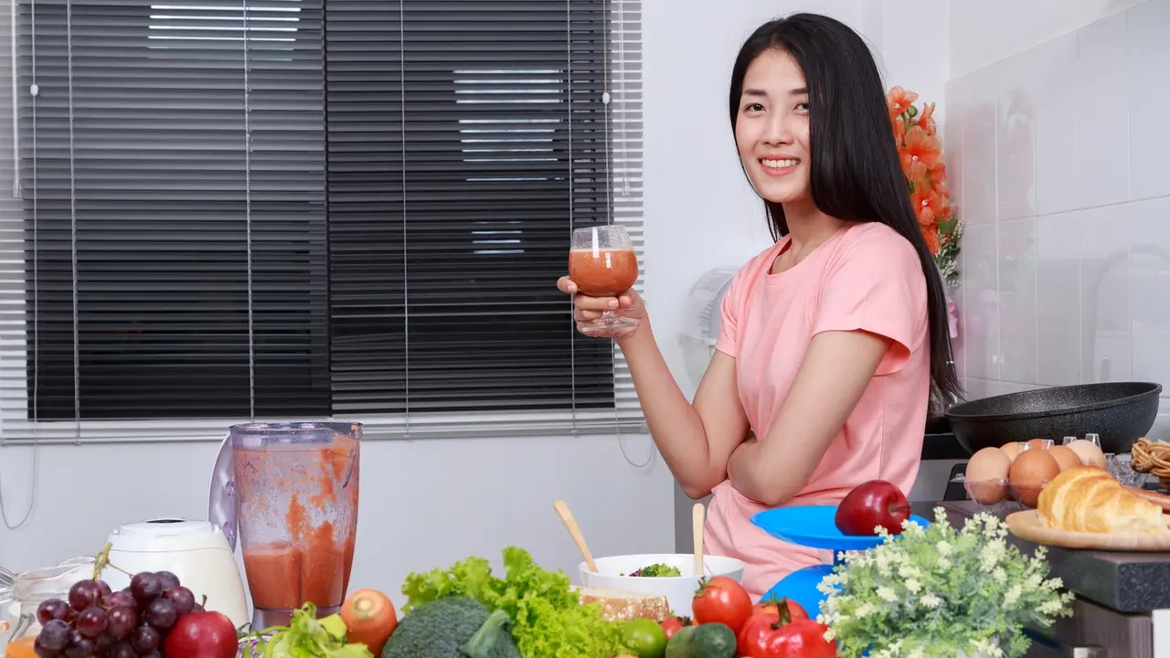 mengonsumsi jus