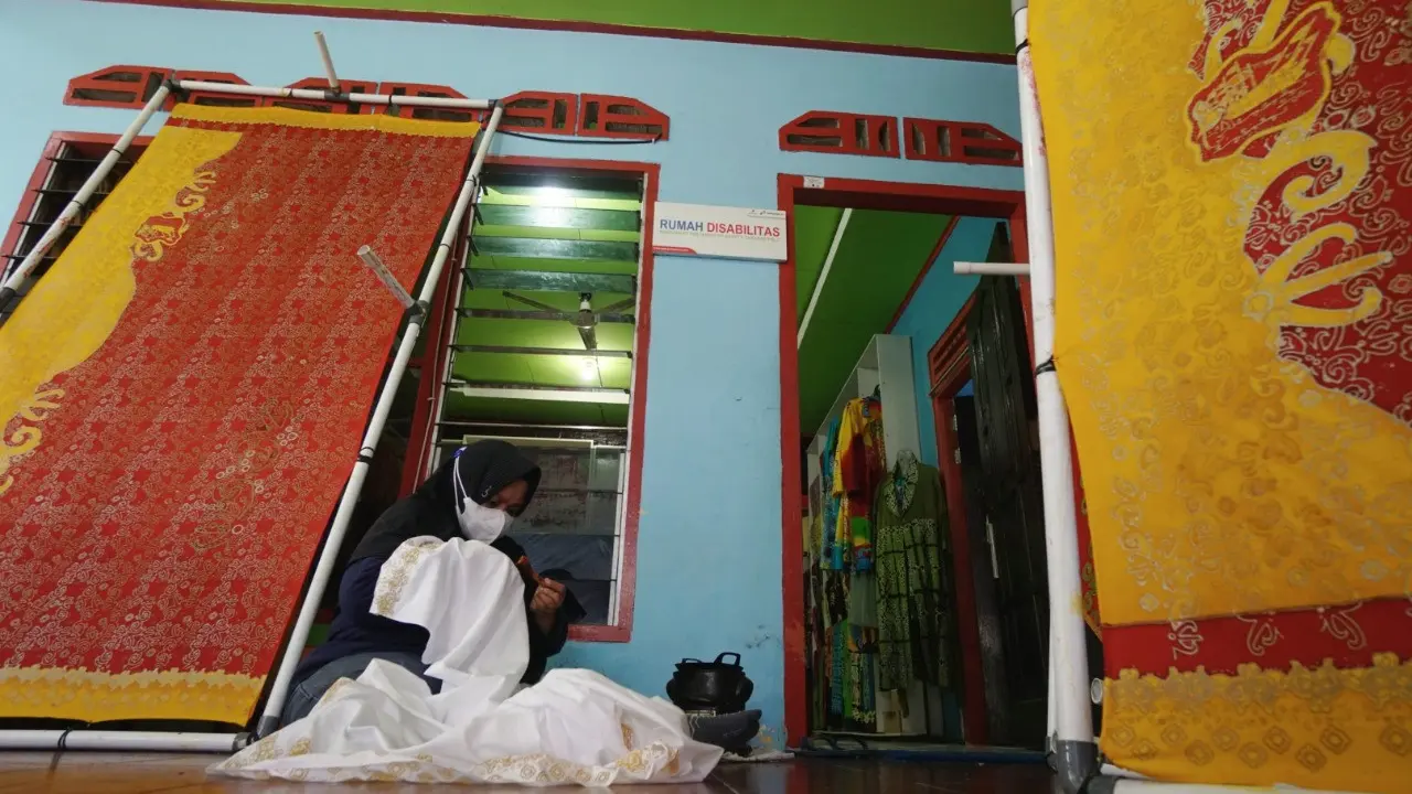 PT Pertamina Hulu Energi (PHE) mendorong pemberdayaan perempuan dan kesetaraan gender melalui program pemberdayaan masyarakat lokal di sekitar daerah operasi.