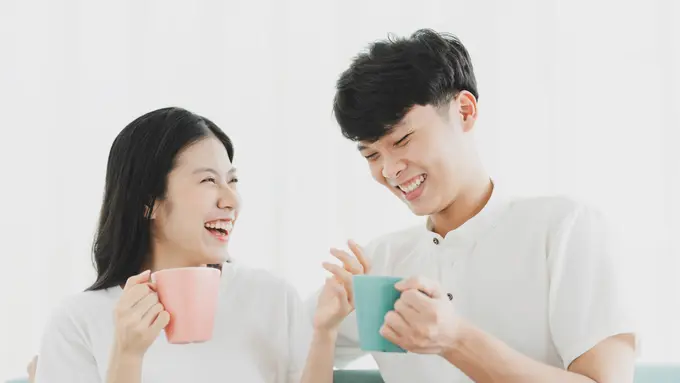 perempuan dan pasangan april 2