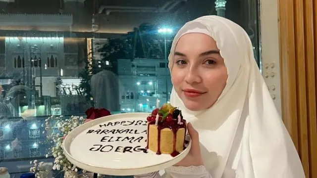 Elina Joerg rayakan ulang tahun dengan ibadah umrah (credit: instagram/elinaaaaajoerg)