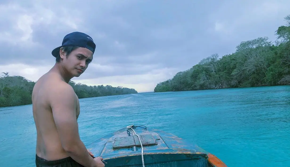 Ajun Perwira sudah membintangi 8 film selama kariernya. Film terakhir yang dibintangi Ajun Perwira ialah Get Married 4 tahun 2013. Aktor yang memiliki tubuh kekar ini selalu bisa menghipnotis penggemarnya dengan pancaran pesonanya.(Liputan6.com/IG/@ajunperwira)