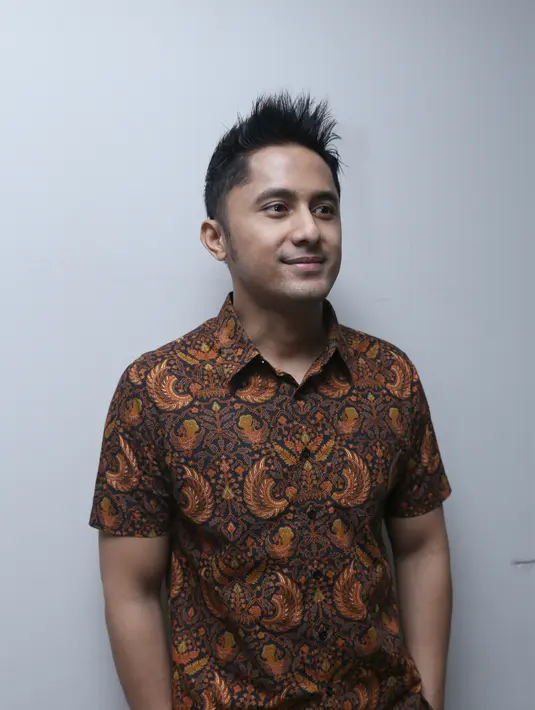 Hengky Kurniawan sangat antusias dalam perannya sebagai seorang produser baru. Namun sangat disayangkan film produksinya yang berjudul ‘Black Honeymoon’ memberikan hasil yang kurang memuaskan. (Andy Masela/Bintang.com)