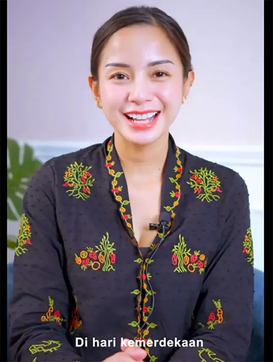 Dalam kesempatan tersebut, Kirana juga menguncapkan terima kasih kepada para pendukungnya. [Instagram/kiranalarasati]