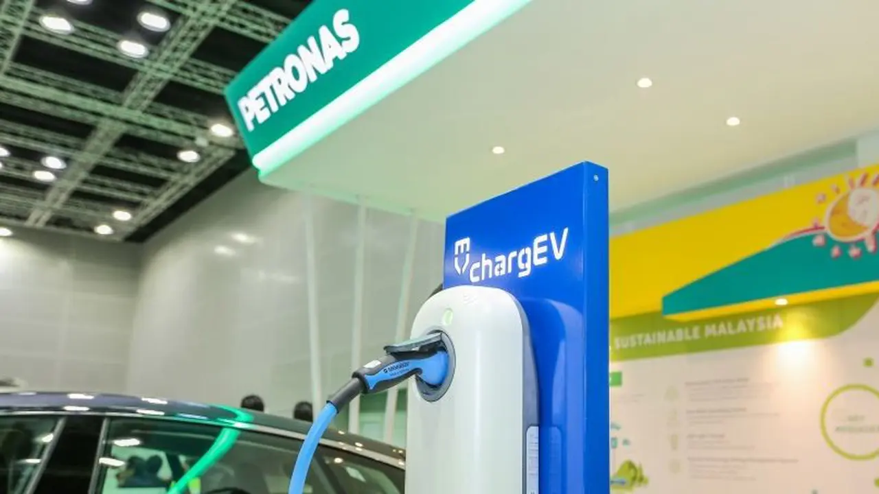 Petronas terus melakukan konsultasi dengan SKK Migas untuk mencari peluang kegiatan pencarian migas yang dilakukan di Indonesia.