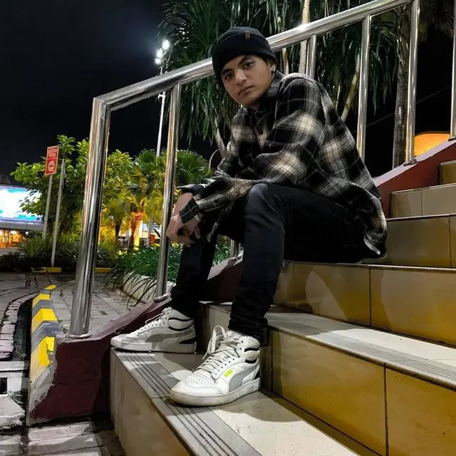 7 Potret Vadel Pacar Baru Laura Meizani Putri Nikita Mirzani, Jadi Sorotan