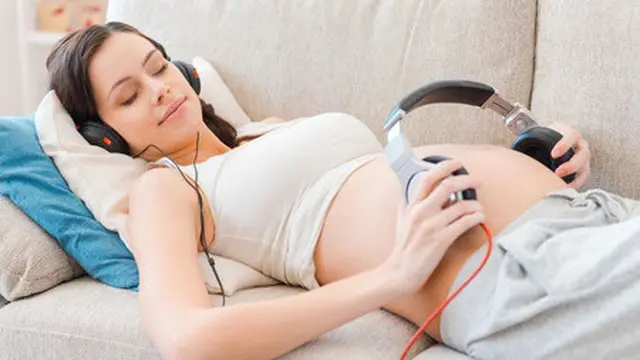 Jauhkan Stres Saat Hamil dengan Musik