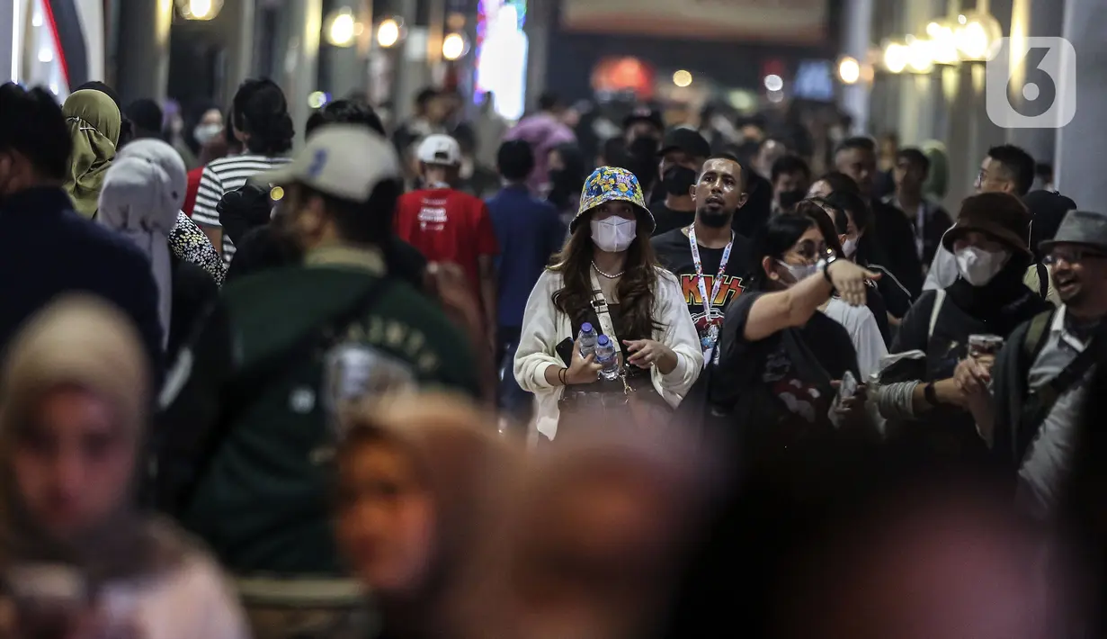 Suasana saat pengunjung menghadiri BNI Java Jazz Festival 2022 hari kedua di JIExpo Kemayoran, Jakarta, Sabtu (28/5/2022). Perhelatan musik BNI Java Jazz Festival 2022 digelar pada 27-29 Mei dengan menampilkan musisi-musisi dari dalam dan luar negeri. (Liputan6.com/Johan Tallo)