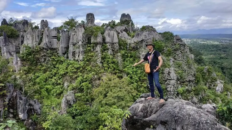 Bukit Sembinai di Batu Sopang, Destinasi Wisata Seru Buat Pecinta Alam & Petualangan