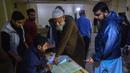 Meski diwarnai sejumlah peristiwa, Pemilu di Pakistan tetap dilaksanakan sesuai jadwal, yakni pada 8 Februari 2024. (Rizwan TABASSUM/AFP)