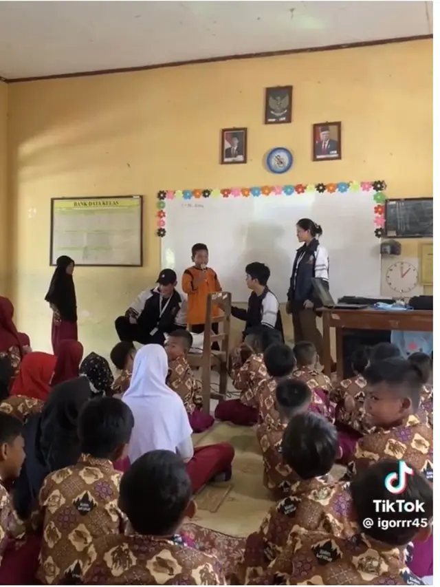 6 Potret Irzan Faiq Ikuti KKN sebagai Mahasiswa Undip, Video Sedang Mengajar Viral