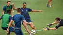 Para pemain Juventus melakukan latihan di Red Bull Arena, New Jersey, Jumat (21/7/2017). Latihan ini dilakukan jelang laga ICC 2017 melawan Barcelona. (AFP/Jewel Samad) 