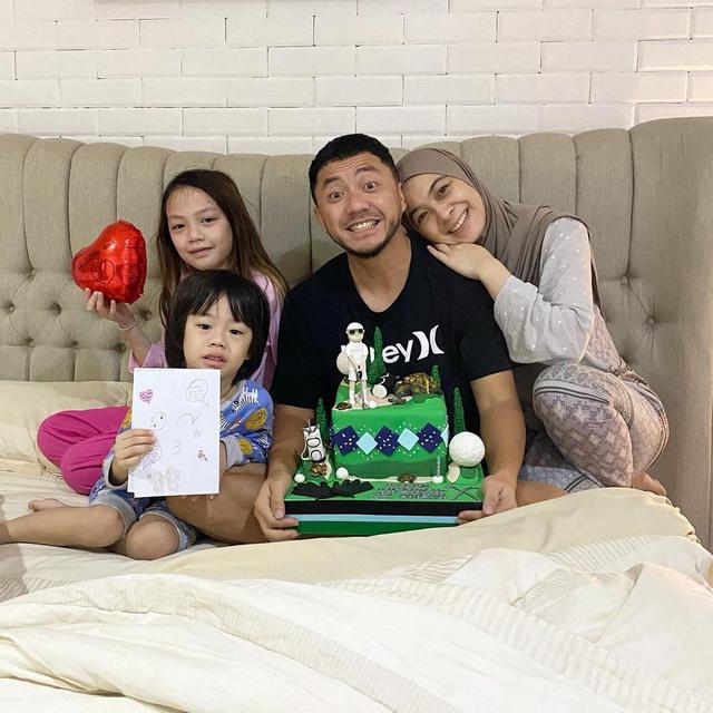 Hamil Anak Ketiga, Ini 6 Potret Keluarga Kecil Dian Ayu dan Ananda Omesh