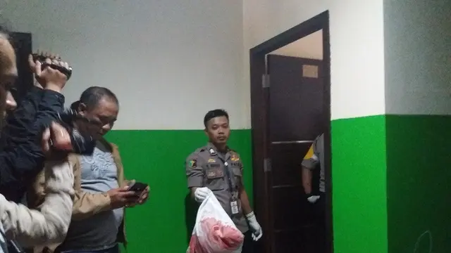 Jenazah wanita berkulit bening ditemukan berada di Kamar 209 Hotel Benhil Makassar (Liputan6.com/ Eka Hakim)