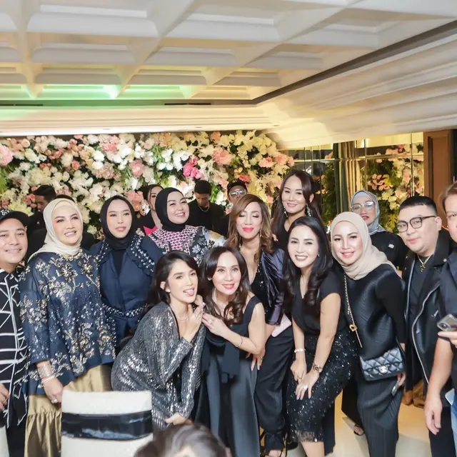 Ussy Sulistiawaty ditemani Andhika Pratama (Instagram/ussypratama)