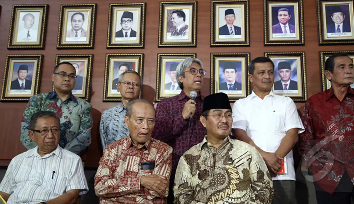 Salah satu rekomendasi Tim 9 kepada Presiden jokowi ialah tidak melantik calon Kapolri yang bersatus tersangka, Jakarta, Rabu (28/1/2015). (Liputan6.com/Faizal Fanani)