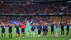 Para pemain Belanda merayakan kemenangan dalam pertandingan babak 16 besar Euro 2024 melawan Rumania di stadion Fussball Arenad, Munchen pada 2 Juli 2024. (Kirill KUDRYAVTSEV/AFP)
