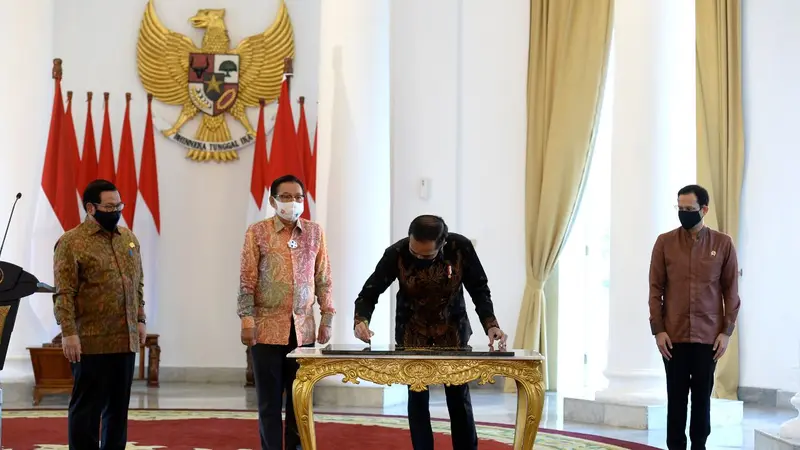Sinar Mas dan Astra bermitra dengan Universitas Diponegoro membangun Gedung Sekolah Vokasi Undip, yang peresmiannya dilakukan oleh Presiden, Joko Widodo secara virtual dari Istana Bogor. (Dok Sinarmas)