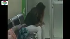 Seorang wanita muda di Batang, Jawa Tengah, mengalami luka bakar serius di sekujur tubuhnya. Diduga ia dibakar oleh kekasihnya sendiri.