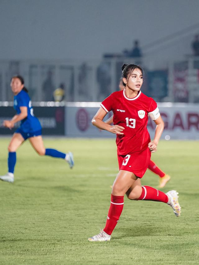 Menang Atas Singapura, Ini 7 Potret Kapten Timnas Putri Indonesia yang Jadi Sorotan